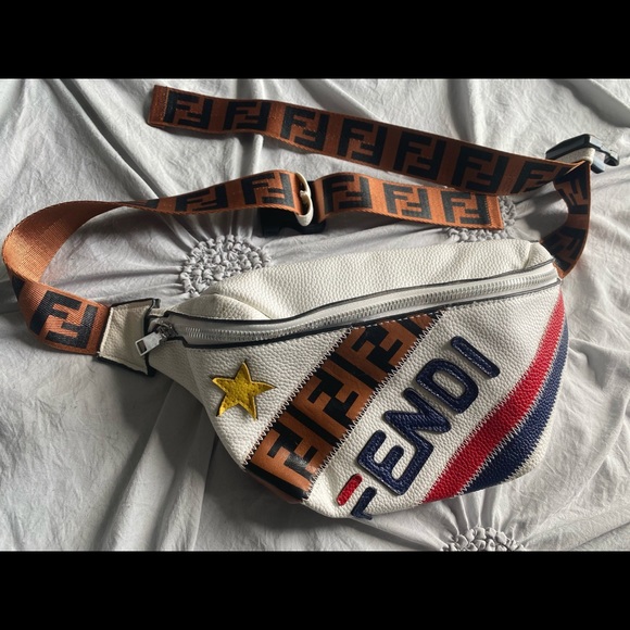 Non Authentic “Fendi” Belt Bag - Picture 2 of 7